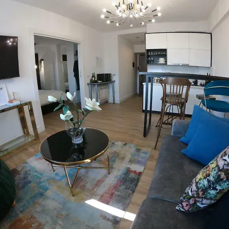 Apartment Tiranatop Suites 3 1000 Ft2