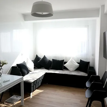Tiranatop Suites 3 1000 Ft2 Apartment *