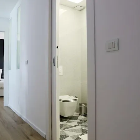 Tiranatop Suites 3 1000 Ft2 Apartment