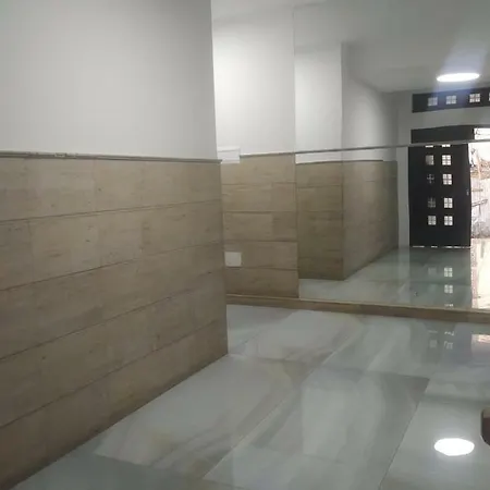 Tiranatop Suites 3 1000 Ft2 شقة *